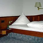 فندق Frechener Hof 4*