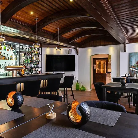 Hotel Frechener Hof 4*
