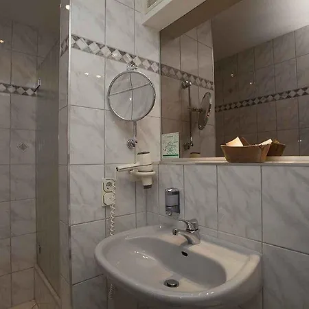 Frechener Hof Otel 4*